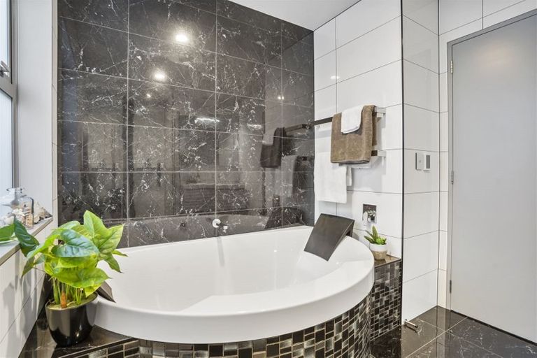 Photo of property in 126a Rangatira Road, Beach Haven, Auckland, 0626