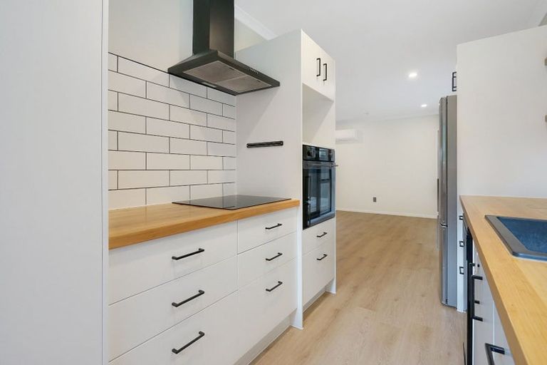 Photo of property in 15a Rosehill Drive, Rosehill, Papakura, 2113