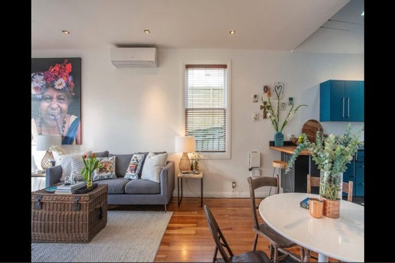 Photo of property in 28 View Road, Houghton Bay, Wellington, 6023