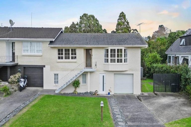 Photo of property in 2/14 Ellice Road, Totara Vale, Auckland, 0629