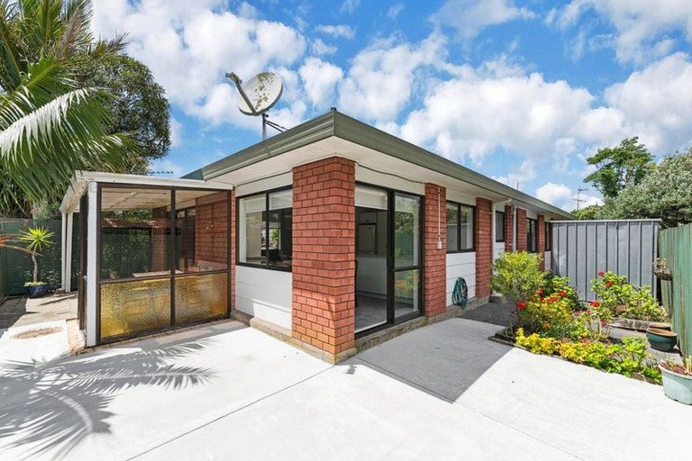 Photo of property in 8/39 Swanson Road, Henderson, Auckland, 0610