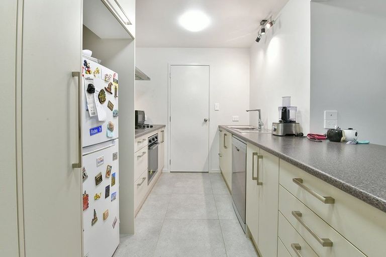 Photo of property in 114 Weatherly Road, Torbay, Auckland, 0630