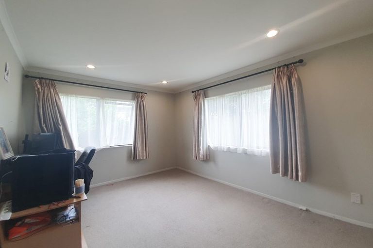 Photo of property in 64a Kingdale Road, Henderson, Auckland, 0610