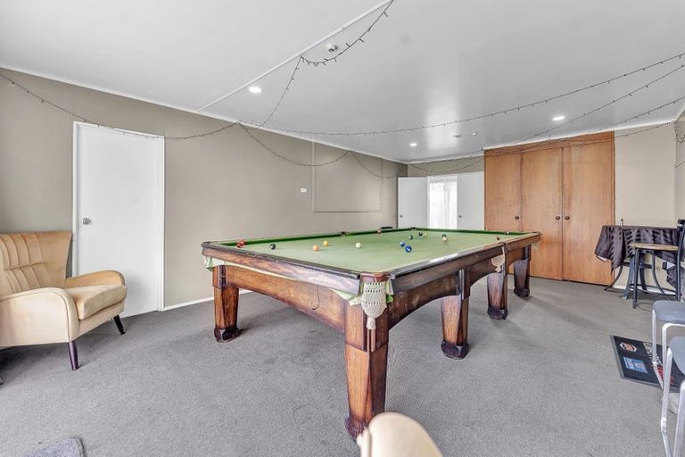 Photo of property in 1 Hill Crescent, Papakura, 2110