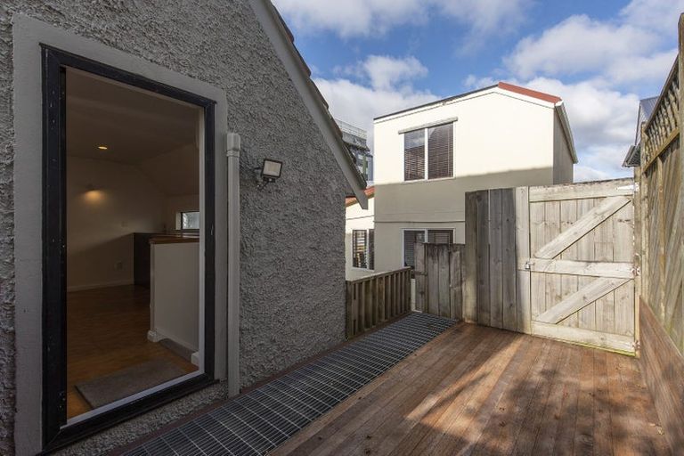 Photo of property in 3/2 Macdonald Crescent, Te Aro, Wellington, 6011