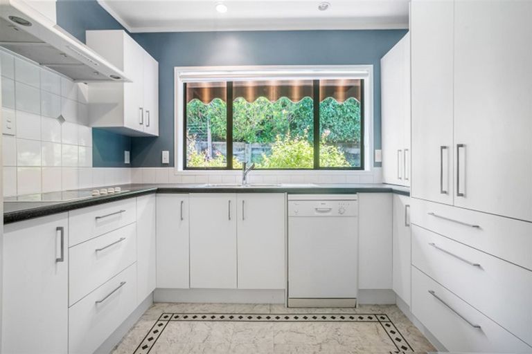 Photo of property in 38a Glenfern Road, Mellons Bay, Auckland, 2014