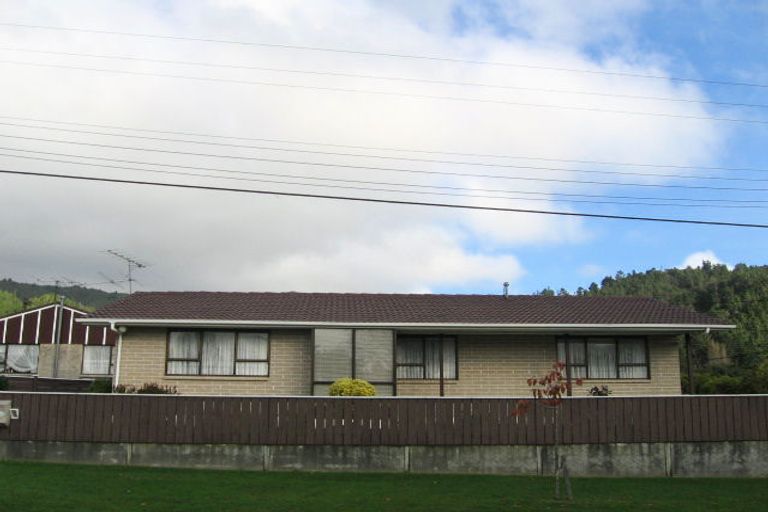 Photo of property in 1 Korau Grove, Stokes Valley, Lower Hutt, 5019