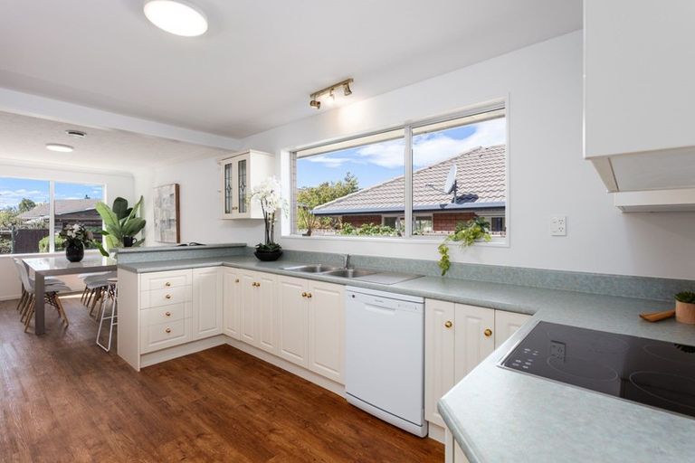 Photo of property in 358 Yaldhurst Road, Russley, Christchurch, 8042