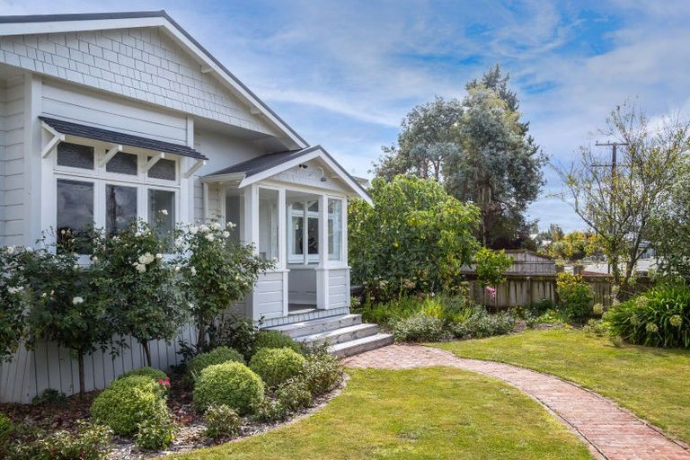 Photo of property in 35 Cambridge Terrace, Masterton, 5810