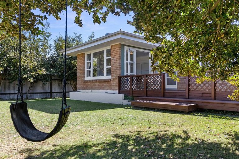 Photo of property in 14 Dover Road, St Andrews, Hamilton, 3200