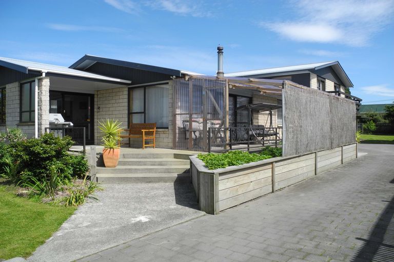 Photo of property in 12 Timaru Road, Waimate, 7924