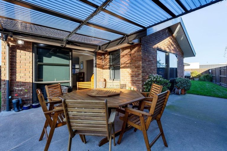 Photo of property in 18 Medallion Court, Kelvin Grove, Palmerston North, 4414