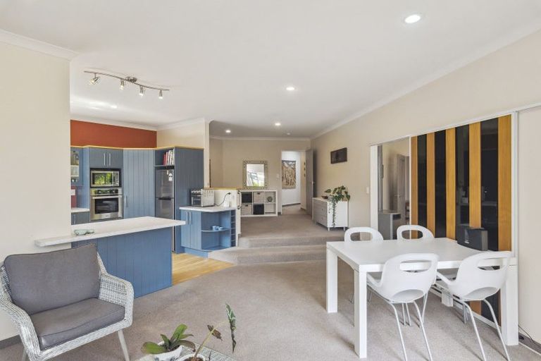 Photo of property in 43 Quadrant Heights, Paraparaumu, 5032