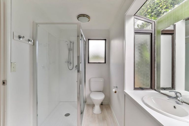 Photo of property in 25 Normandy Place, Henderson, Auckland, 0610