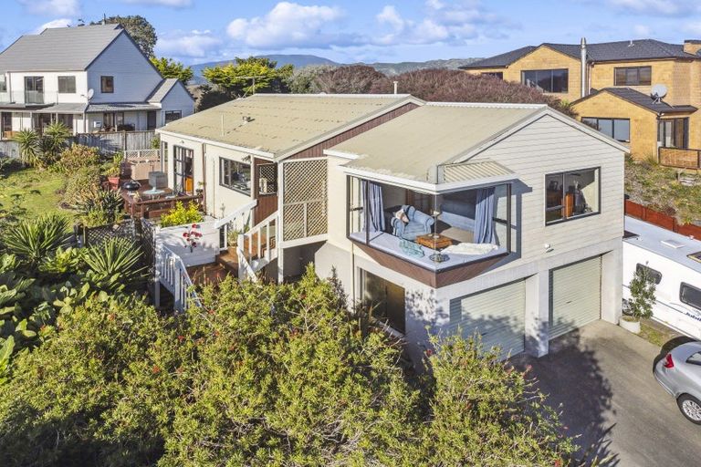 Photo of property in 15 Pine Ridge Terrace, Waikanae Beach, Waikanae, 5036