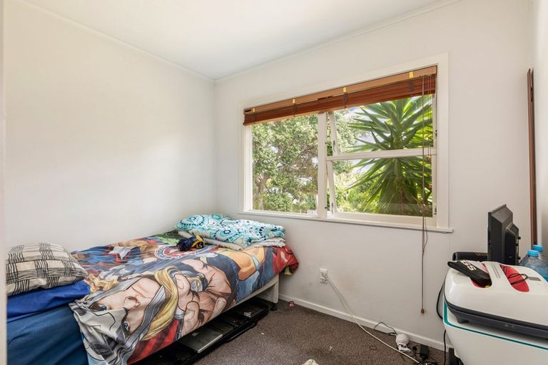 Photo of property in 32 Taupo Street, Green Bay, Auckland, 0604