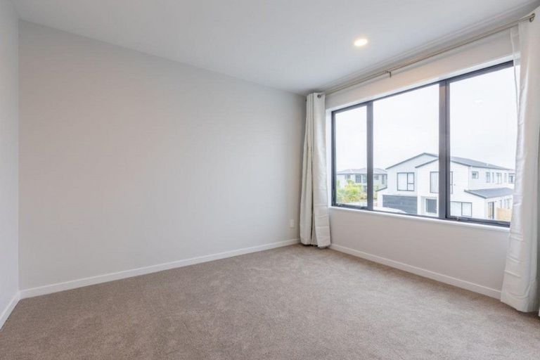Photo of property in 29 Toanui Road, Hobsonville, Auckland, 0616