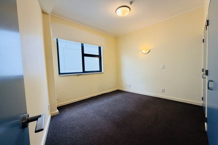 Photo of property in 17 Kent Terrace - Kent Apartments, 3e/16 Kent Terrace, Mount Victoria, Wellington, 6011