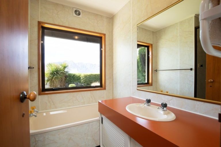 Photo of property in 29 Greenstone Place, Fernhill, Queenstown, 9300