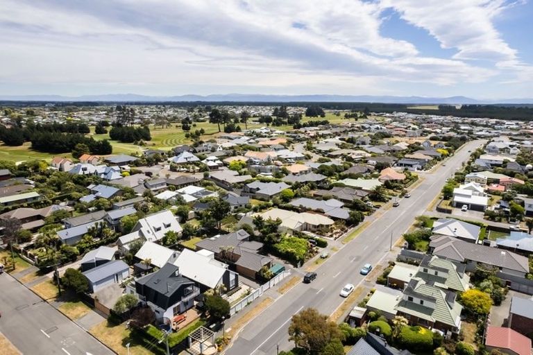 Photo of property in 17 Larnach Street, Waimairi Beach, Christchurch, 8083