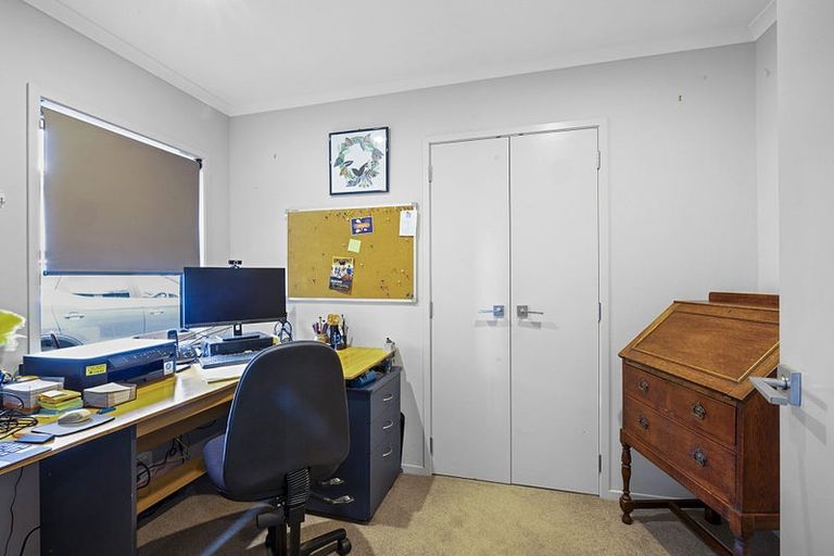 Photo of property in 11b Montrose Place, Highlands Park, New Plymouth, 4312