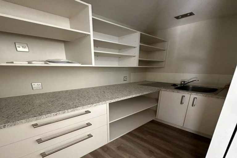 Photo of property in 6 Federer Lane, Bishopdale, Christchurch, 8053