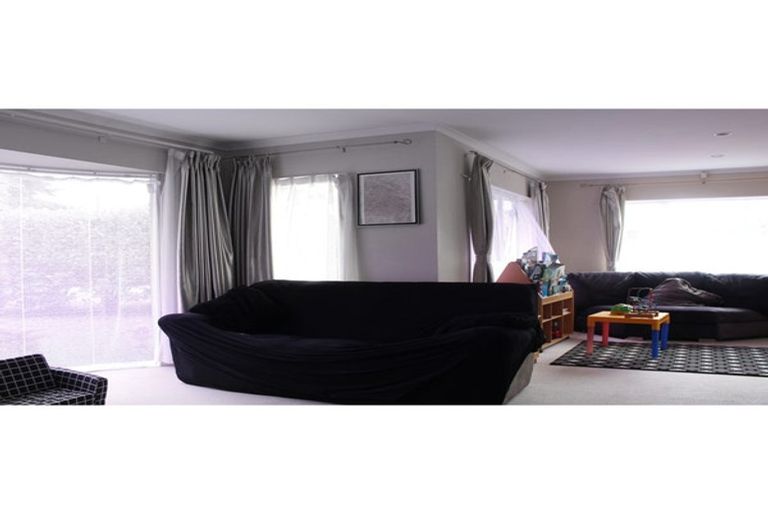 Photo of property in 2 Cambrian Crescent, Flat Bush, Auckland, 2016