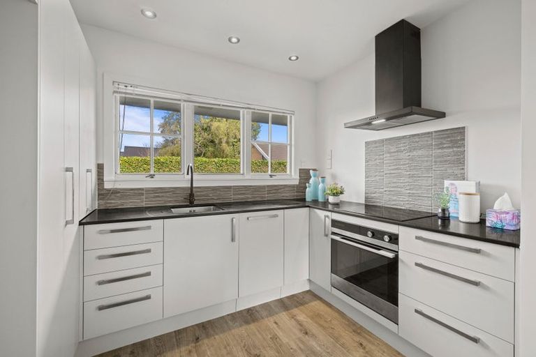 Photo of property in 2/75 Garreg Road, Bryndwr, Christchurch, 8052