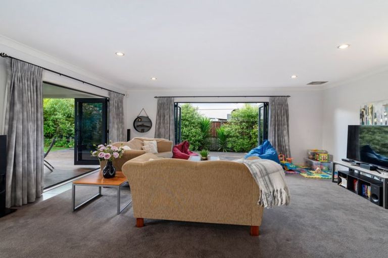 Photo of property in 28 Holden Avenue, Holdens Bay, Rotorua, 3010