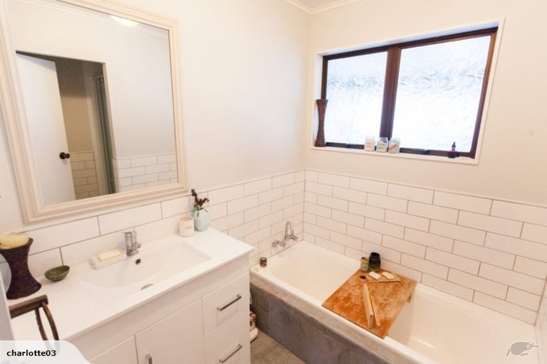 Photo of property in 24 Percy Dyett Drive, Karori, Wellington, 6012