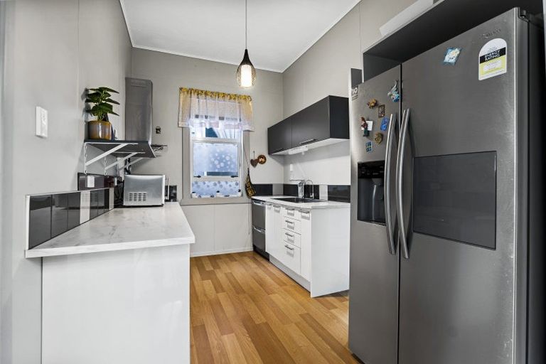 Photo of property in 129 Bridge Street, Eltham, 4322