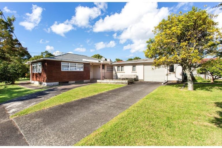 Photo of property in 20 Koromiko Street, New Lynn, Auckland, 0600