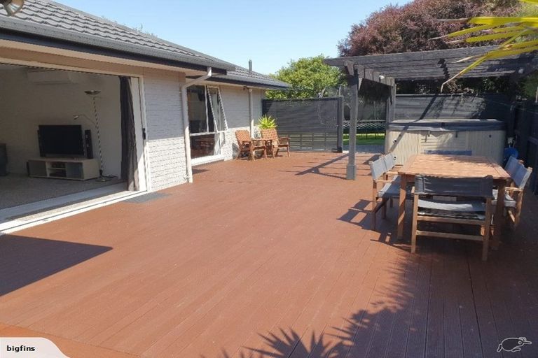 Photo of property in 76 Blue Gum Place, New Brighton, Christchurch, 8083