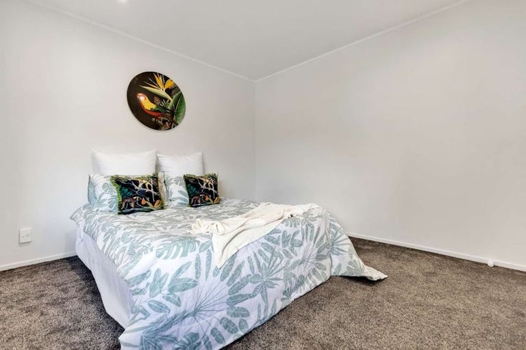 Photo of property in 2/42 Sheridan Drive, New Lynn, Auckland, 0600