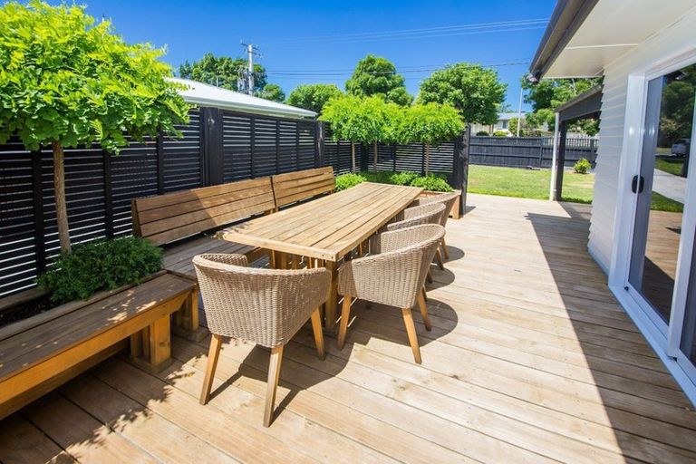 Photo of property in 64 Middle Road, Havelock North, 4130