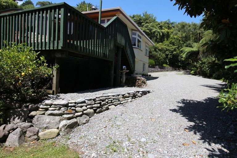 Photo of property in 15 Weenink Road, Karoro, Greymouth, 7805