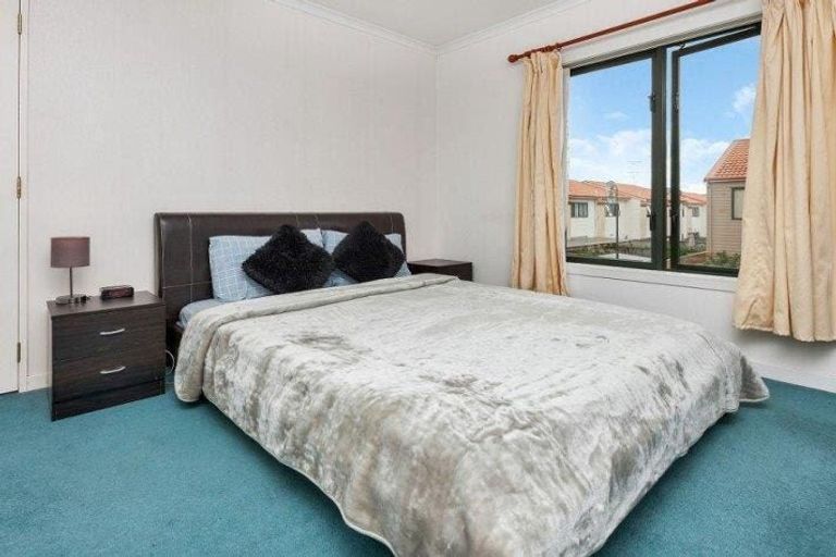 Photo of property in Tuscany Towers, 76/1 Ambrico Place, New Lynn, Auckland, 0600