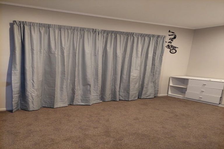 Photo of property in 14 Shackleton Grove, Stokes Valley, Lower Hutt, 5019