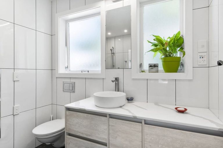 Photo of property in 385a Karori Road, Karori, Wellington, 6012