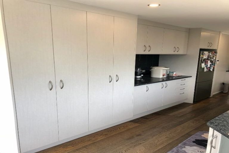 Photo of property in 9 Dalwhinnie Parade, Highland Park, Auckland, 2010