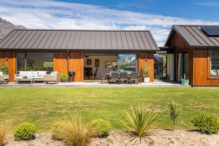 Photo of property in 8 Hovingham Court, Jacks Point, Queenstown, 9371