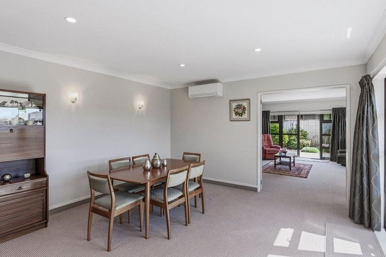 Photo of property in 2 Pearson Place, Paraparaumu, 5032