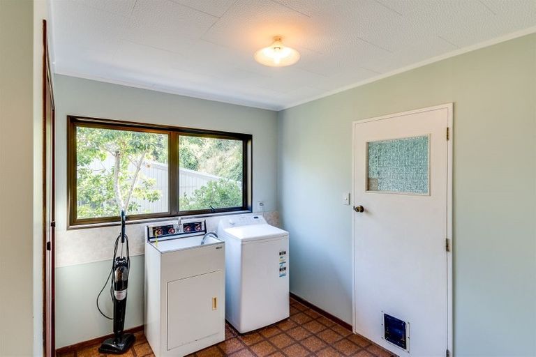 Photo of property in 27 Burns Road, Hospital Hill, Napier, 4110