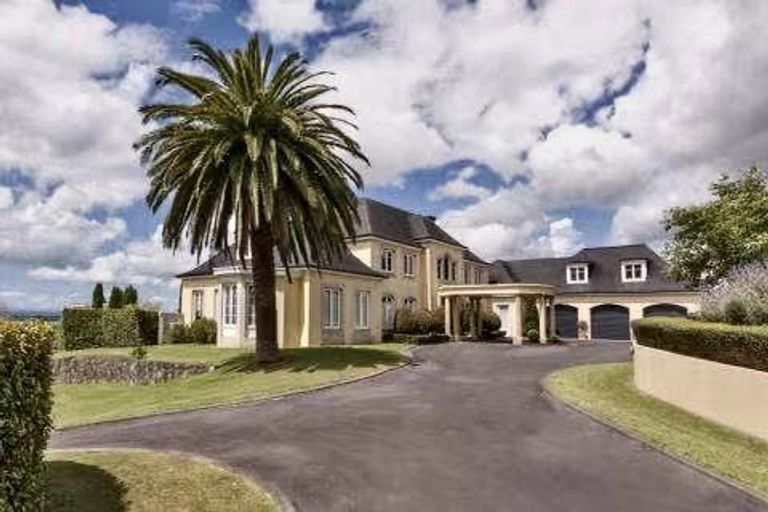 Photo of property in 215 Broomfields Road, Whitford, Howick, 2571