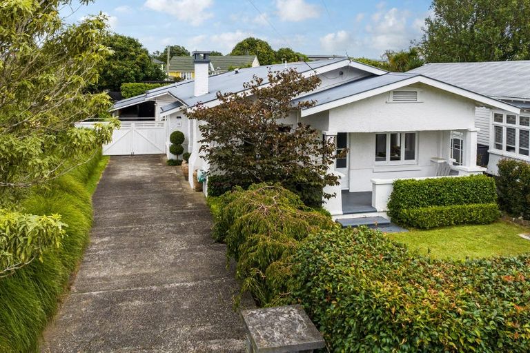 Photo of property in 16 Rossgrove Terrace, Mount Albert, Auckland, 1025