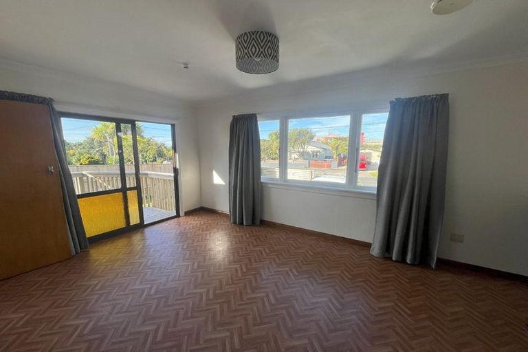 Photo of property in 110 Seaview Road, Westown, New Plymouth, 4310