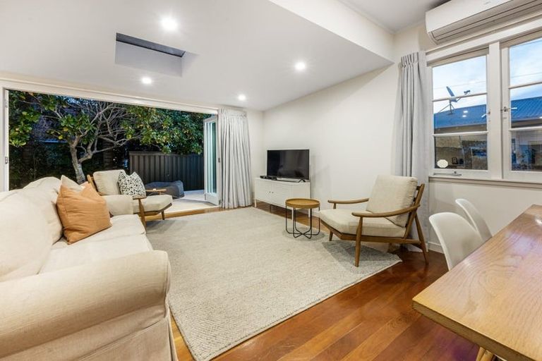 Photo of property in 43 Aramoana Avenue, Devonport, Auckland, 0624