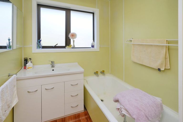 Photo of property in 8 Quebec Place, Wainoni, Christchurch, 8061