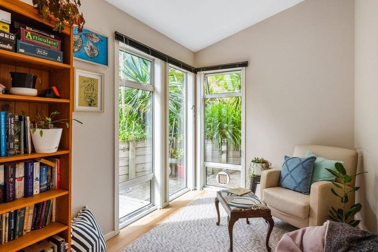 Photo of property in 6 Telford Way, Raumati Beach, Paraparaumu, 5032