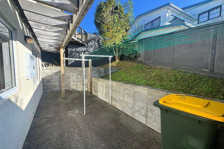Photo of property in 1 Deanna Drive, West Harbour, Auckland, 0618